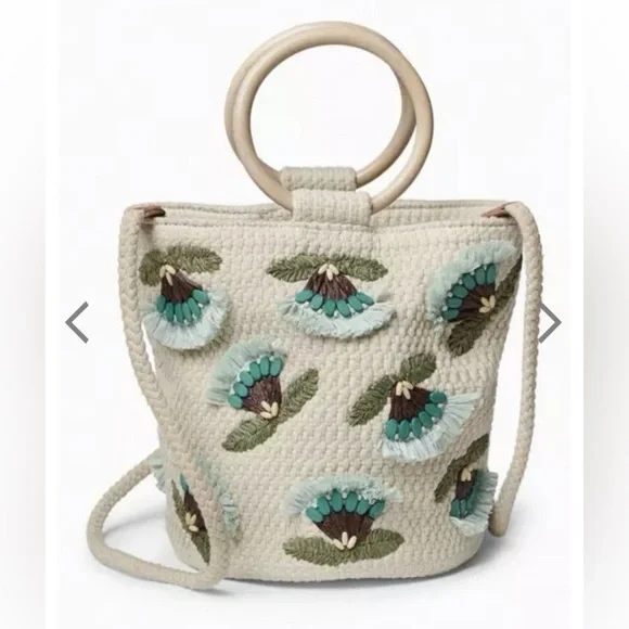 Lucky Brand Raffia Flower Crossbody Bag Natural Wood Handles Boho - Picture 2 of 16